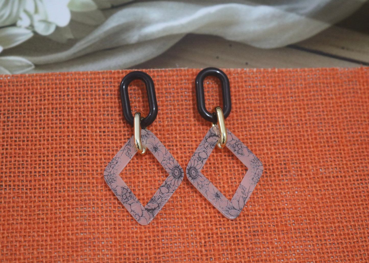 Botanical Beauty Hanging Earrings Black