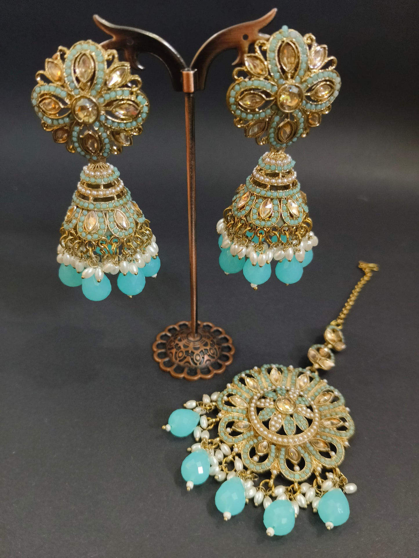 Sea Blue Kundan Necklace Set with Earrings & Maang Tikka