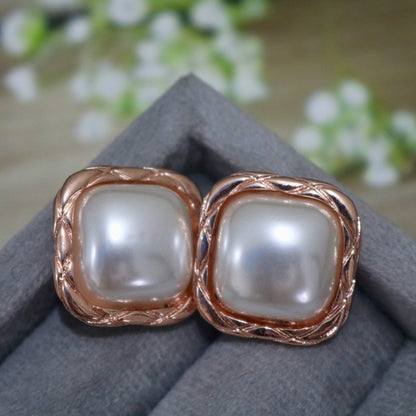 Pearl Chic Stud Earrings