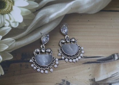 Vintage Vibes Earrings - Grey