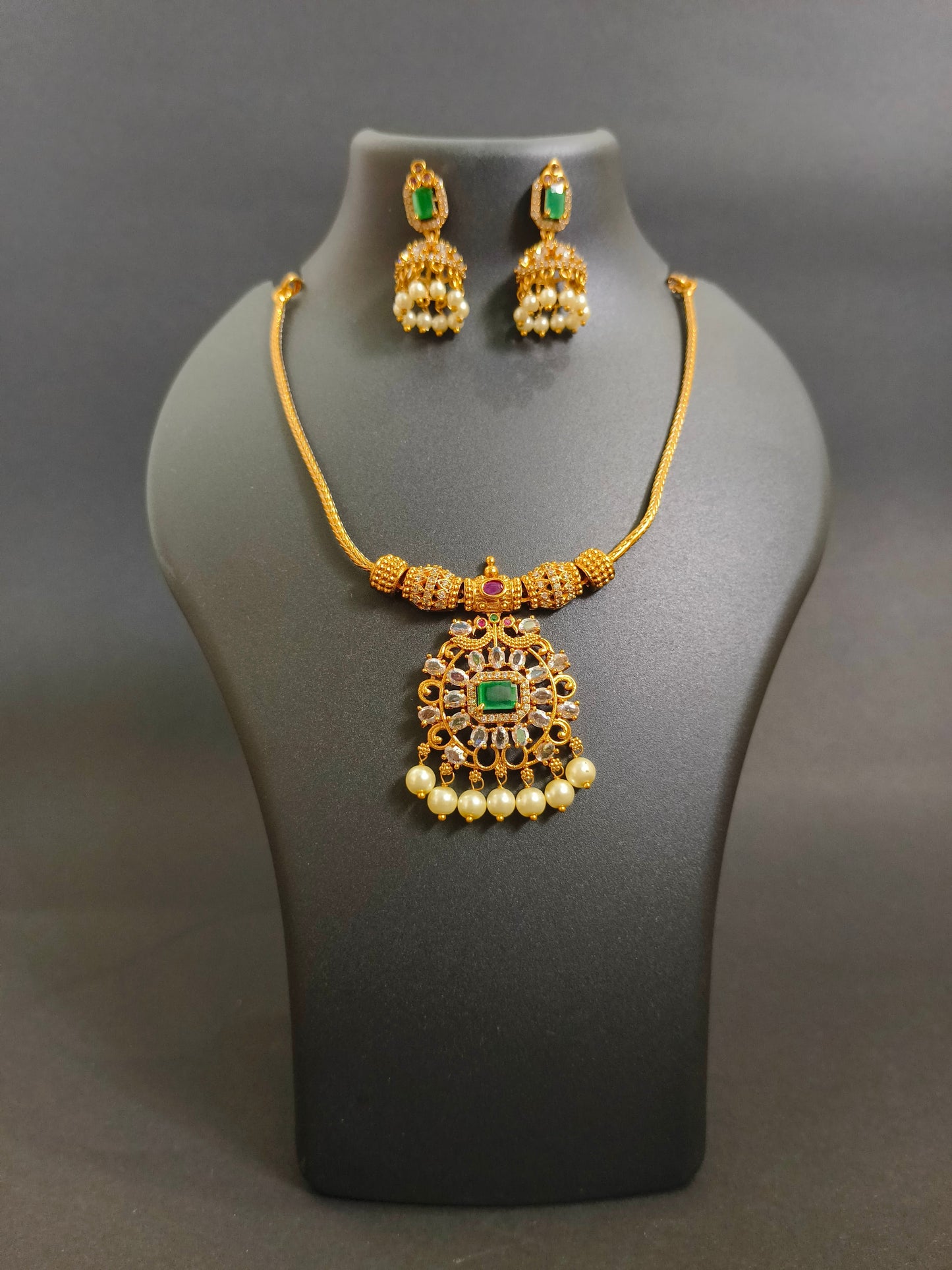 Golden Aura Necklace Set