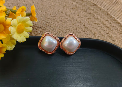 Pearl Chic Stud Earrings